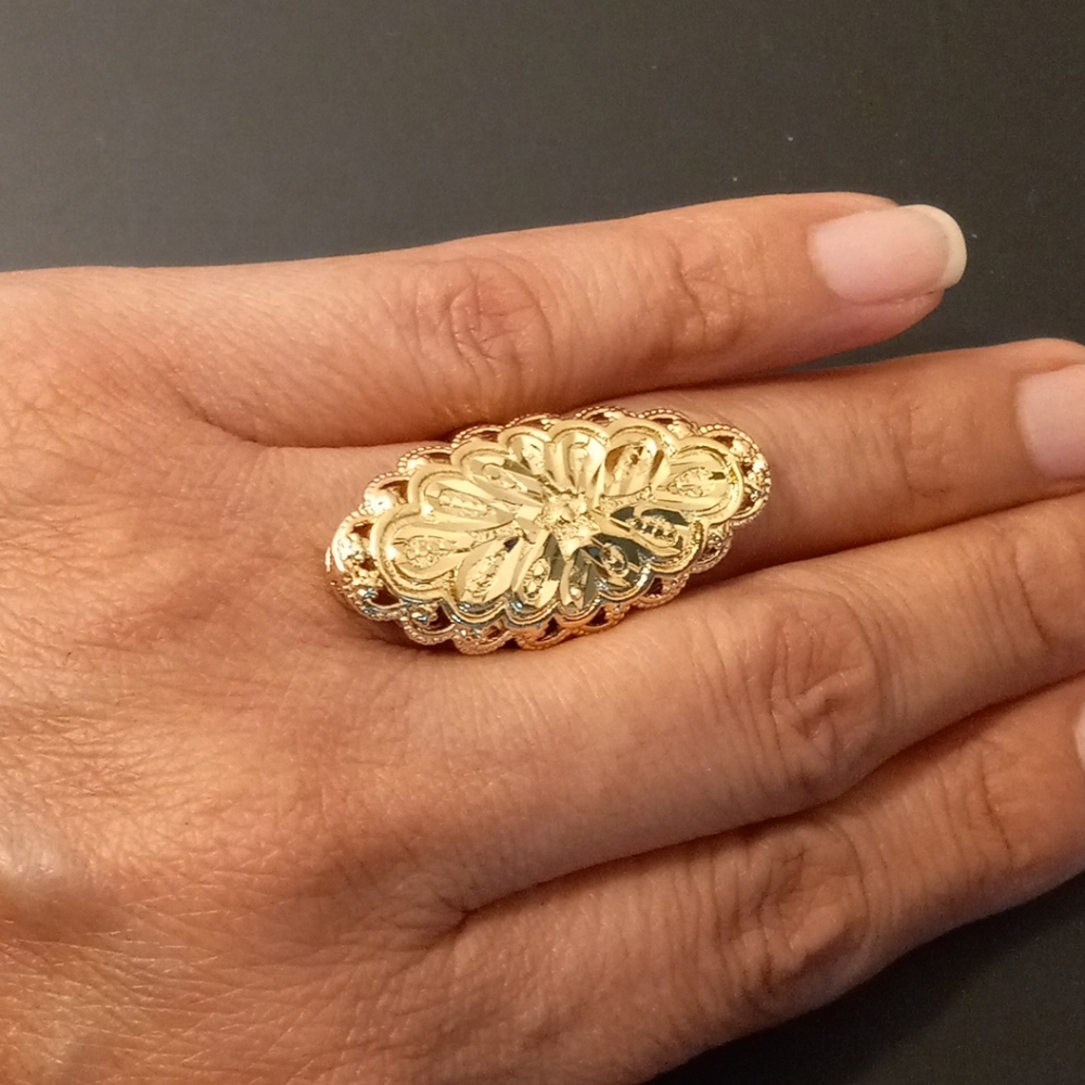 LAST ONE!!! Beautiful Woman Ring Gold Layered /Oro Laminado NWOT Size 7